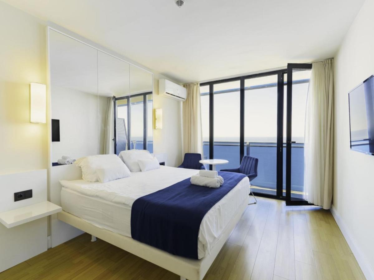 Black Sea Apartment In Orbi City Batumi Bagian luar foto