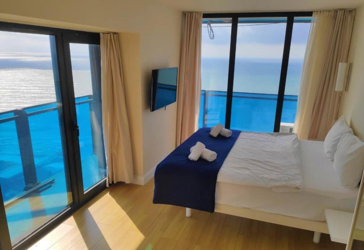 Black Sea Apartment In Orbi City Batumi Bagian luar foto