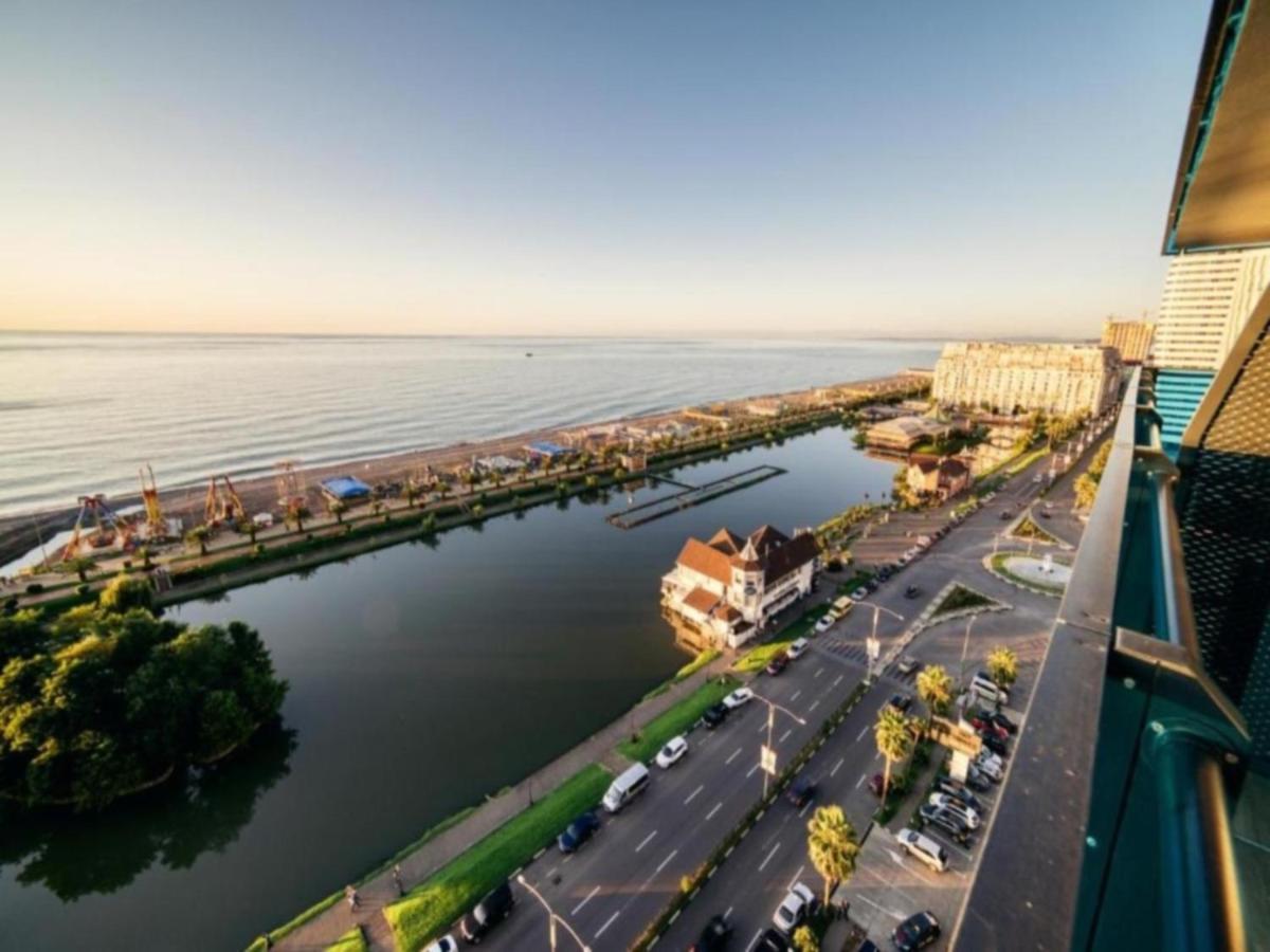 Black Sea Apartment In Orbi City Batumi Bagian luar foto