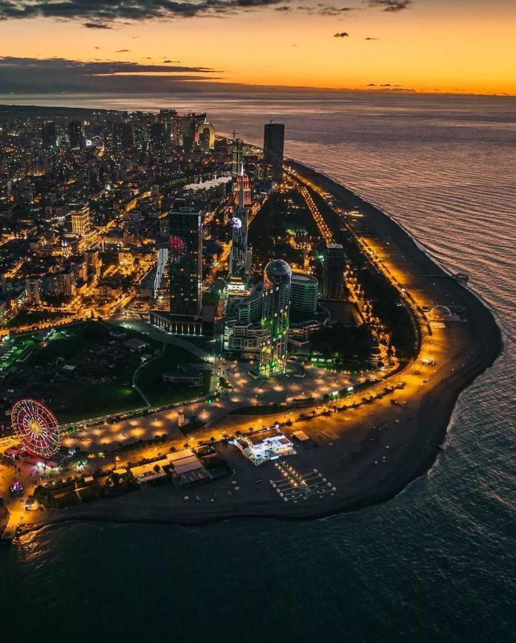Black Sea Apartment In Orbi City Batumi Bagian luar foto