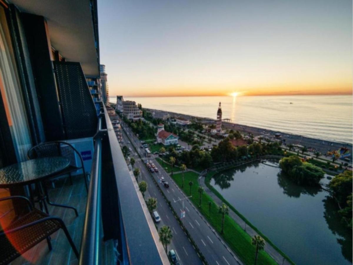 Black Sea Apartment In Orbi City Batumi Bagian luar foto