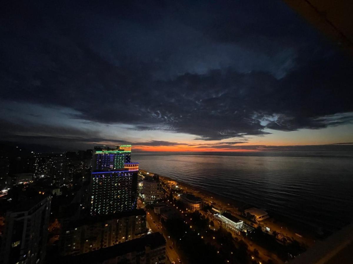 Black Sea Apartment In Orbi City Batumi Bagian luar foto