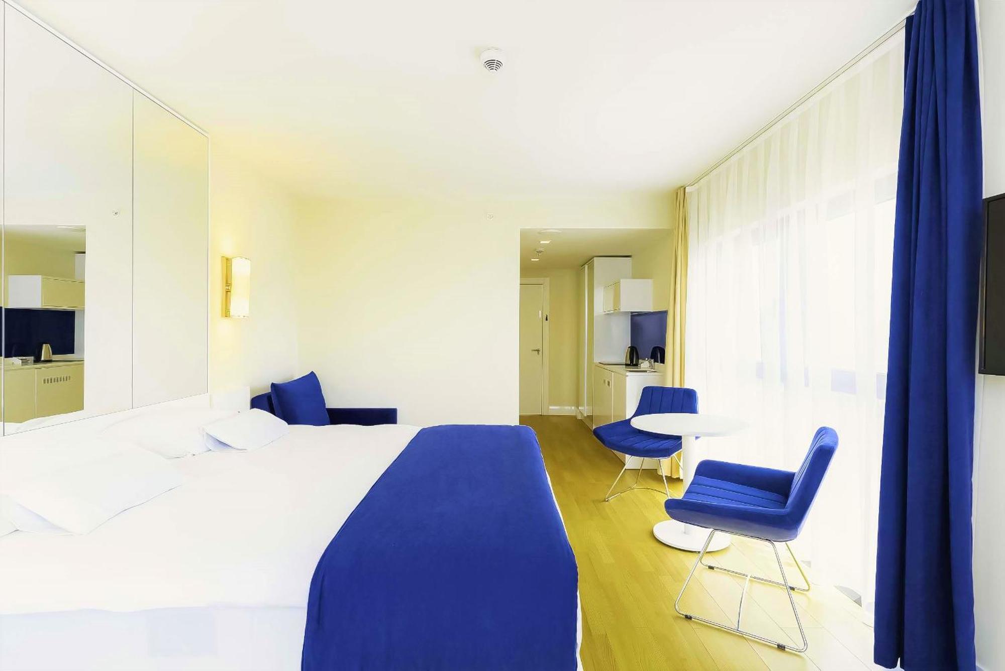 Black Sea Apartment In Orbi City Batumi Bagian luar foto