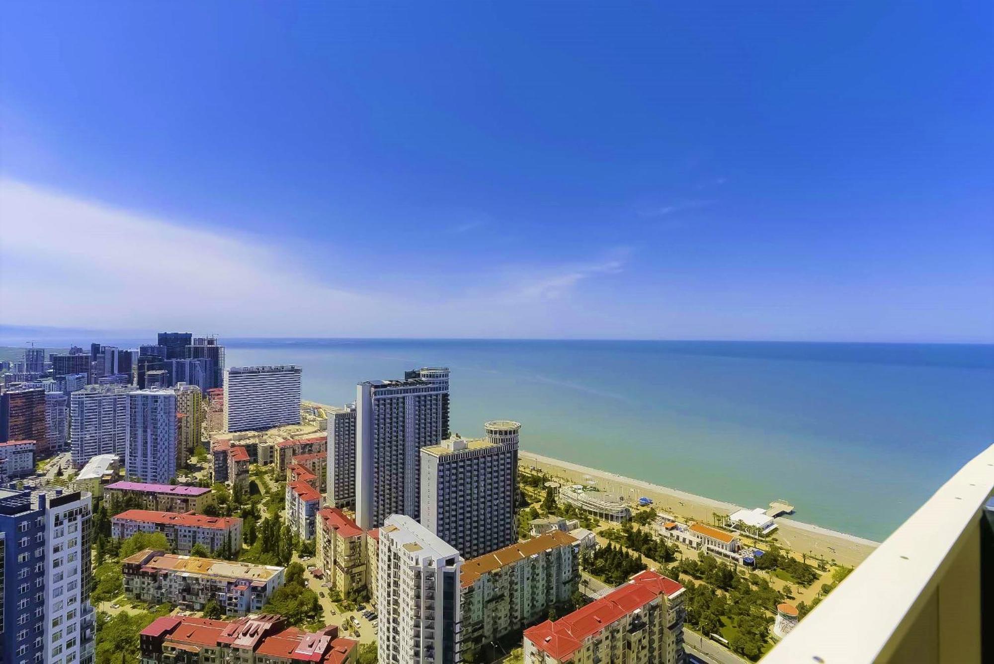 Black Sea Apartment In Orbi City Batumi Bagian luar foto