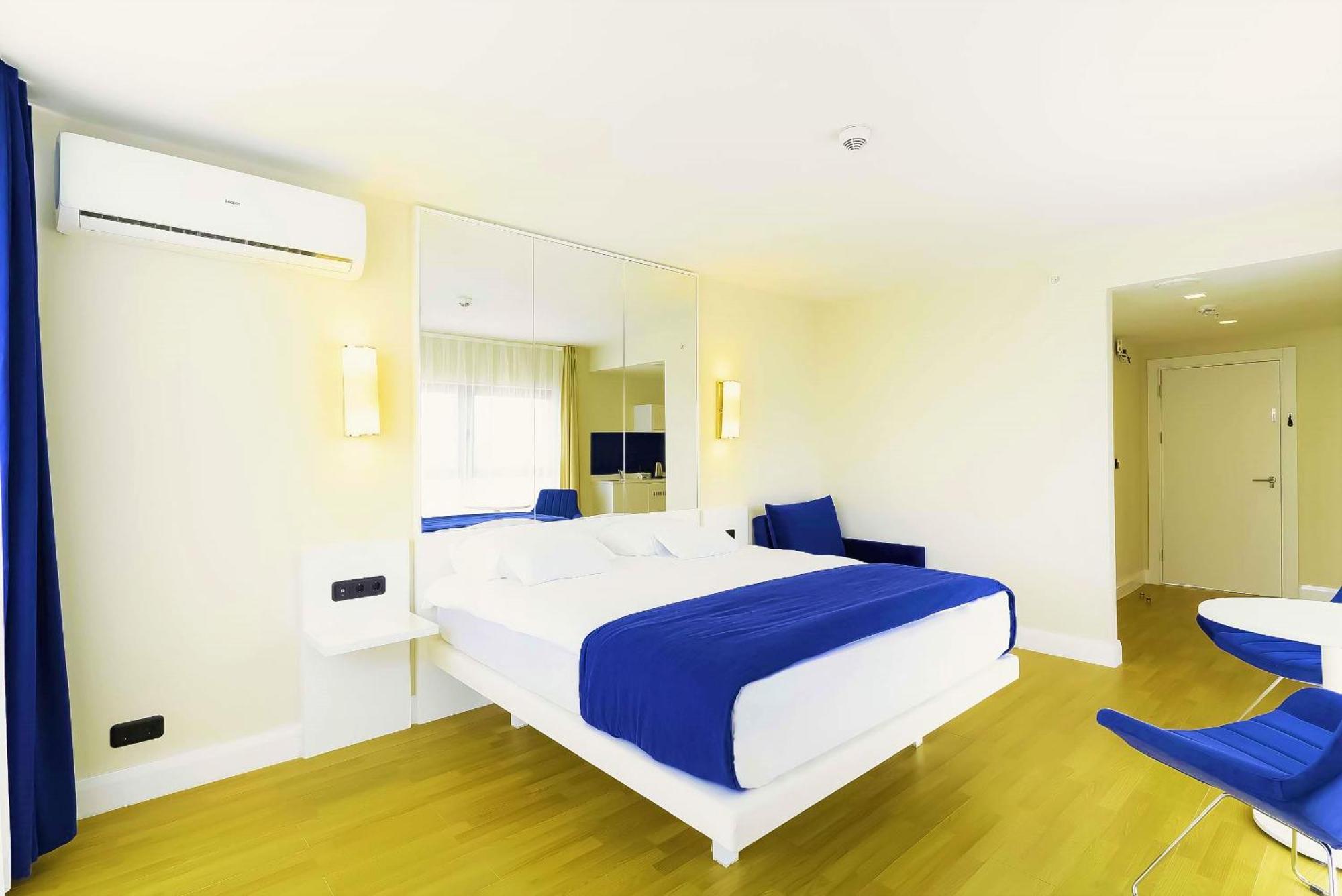 Black Sea Apartment In Orbi City Batumi Bagian luar foto