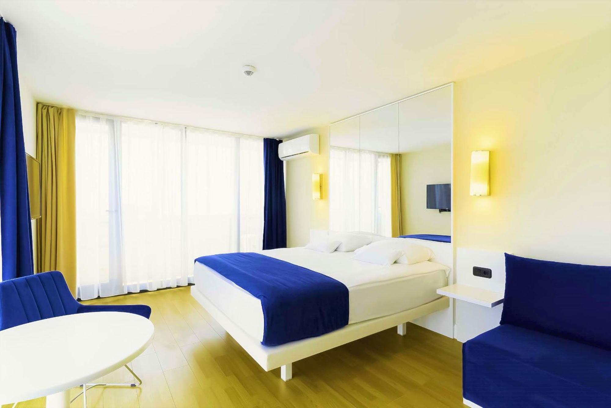 Black Sea Apartment In Orbi City Batumi Bagian luar foto